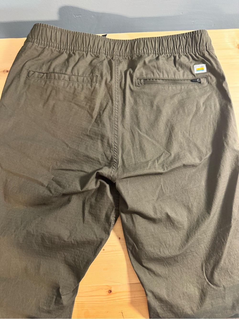 VUORI OLIVE GREEN RISE AND SHINE BRAND NEW MENS PANT - Picture 9 of 11